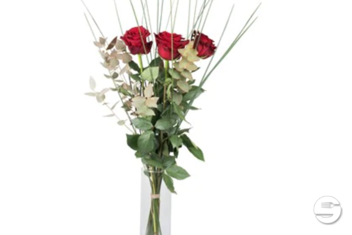 3 Roses rouges avec verdure - Hertig Fleurs