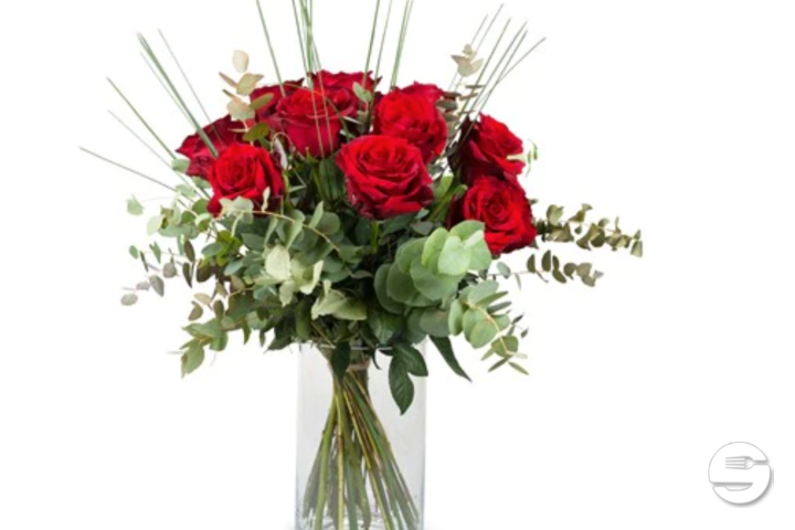 12 Roses rouges avec verdure - Hertig Fleurs