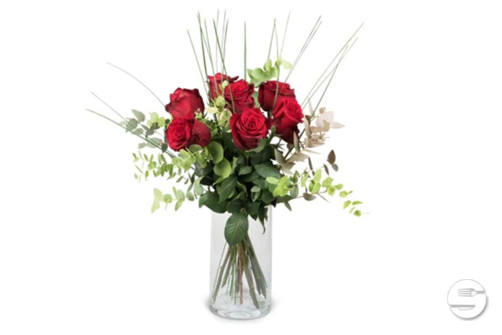 7 Roses rouges avec verdure - Hertig Fleurs