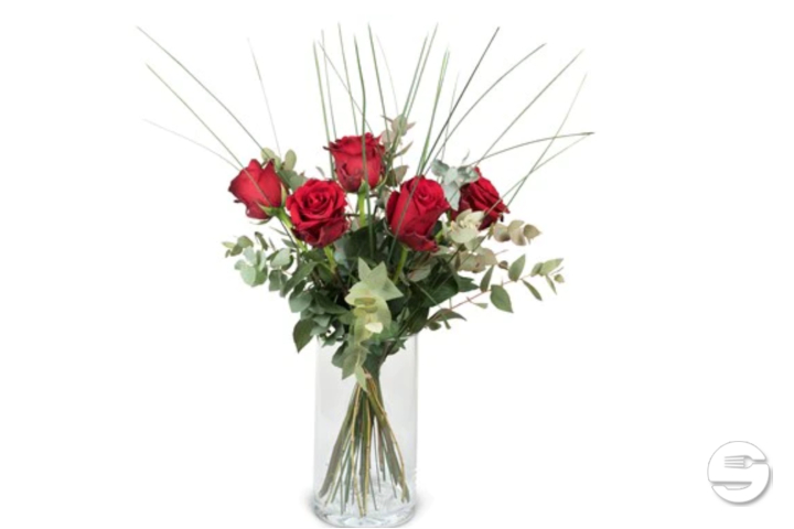 5 Roses rouges avec verdure - Hertig Fleurs