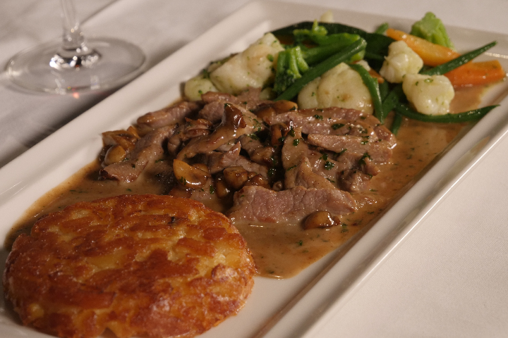 EMINCÉ DE VEAU À LA ZURICHOISE - Auberge de la Couronne