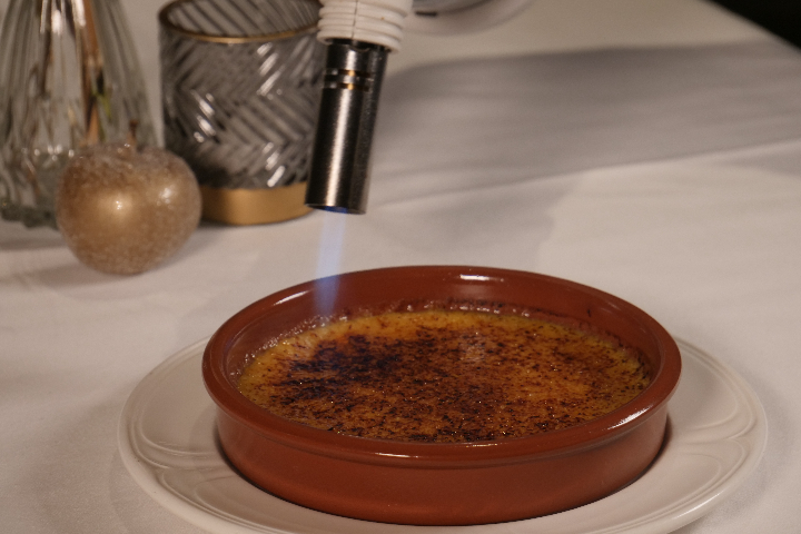 CRÈME BRULÉE À LA VANILLE DE MADAGASCAR - Auberge de la Couronne