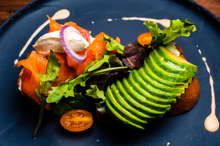 Toast Avocat & Saumon - GlooGloo Happy Green Food