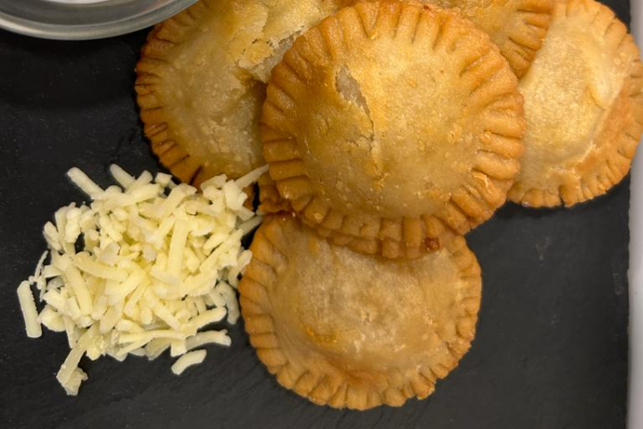 Pastel De Queijo - Chez Nini