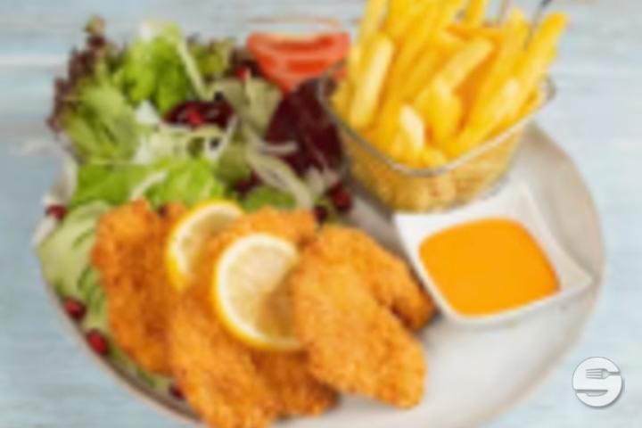 Crispy Chicken with Fries & Salad - Pam's Frittier Werkstatt