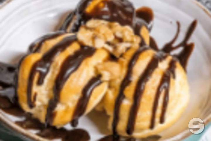 Profiteroles with cream filling and chocolate - Pam's Frittier Werkstatt