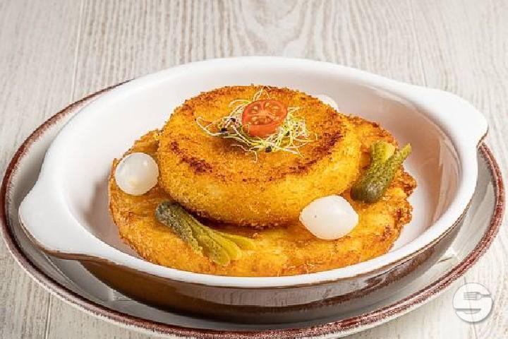 Tomme Moléson Panée sur Rösti. - Brown Bull