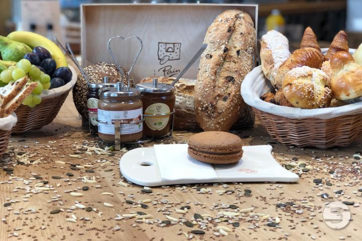 Grand Macaron Café - Le Pain Quotidien
