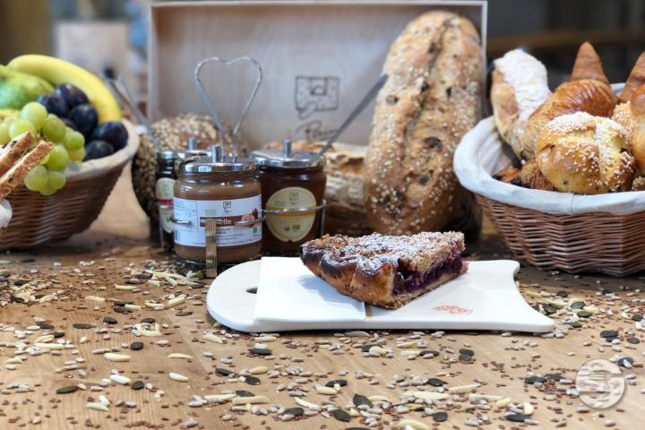 Crumble aux Fruits Rouges Cuit au Feu de Bois - Le Pain Quotidien