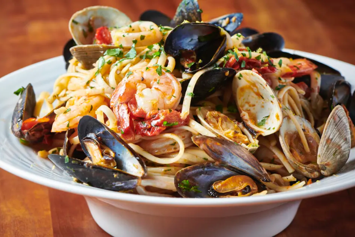 Spaghetti au Fruits de Mer - Bella Napoli Da Luigi