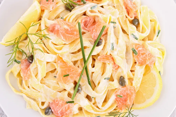 Tagliatelle Fraiche au Saumon - Bella Napoli Da Luigi