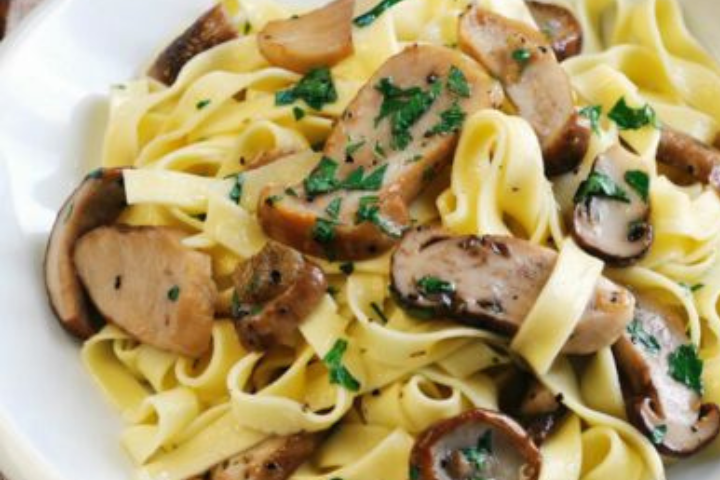 Tagliatelle au Bolets - Bella Napoli Da Luigi