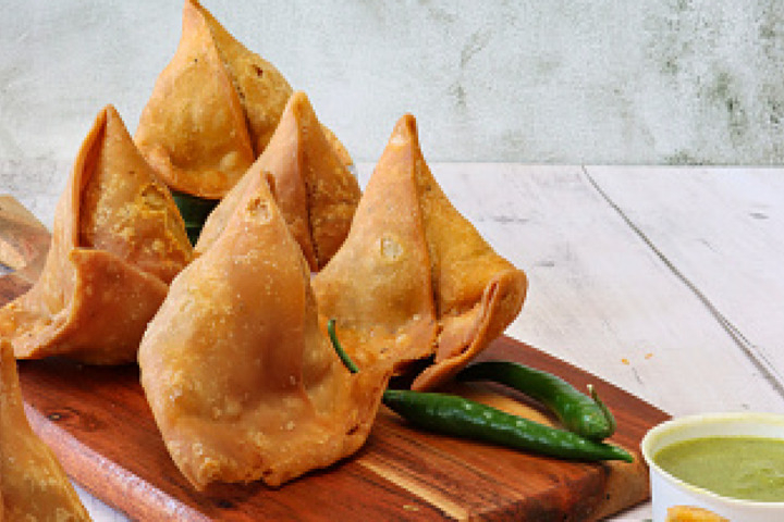 Samosa with vegetables (4 pieces) - AKS Take Away