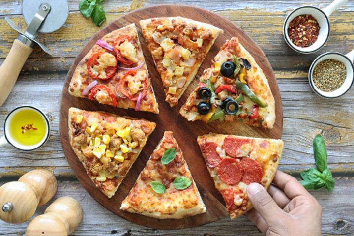 Pizza Tonno e Cippolla - Pizzeria Bistro Oase Höngg