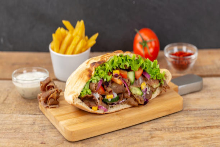 Döner Kebab im Teller - Pizzeria Bistro Oase Höngg