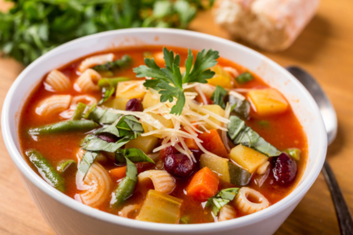 Minestrone di Verdura con Pasta - Pizzeria Piazza