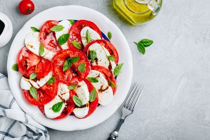 Insalata Caprese - Pizzeria Piazza