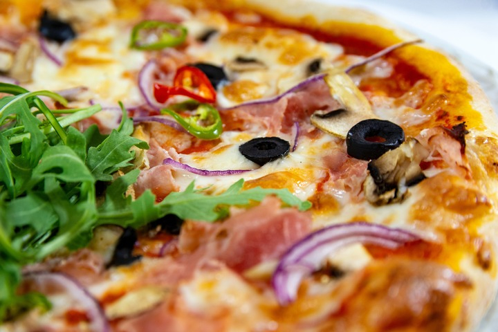 Pizza Capricciosa - Pizzeria Piazza