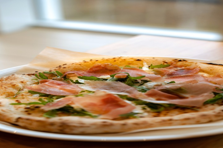 Pizza Prosciutto Crudo - Pizzeria Piazza