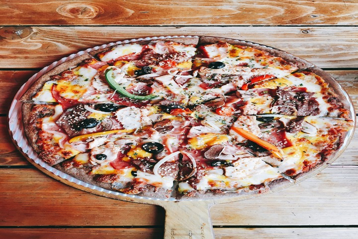 Pizza Miss Schweiz (scharf) - Pizzeria Piazza