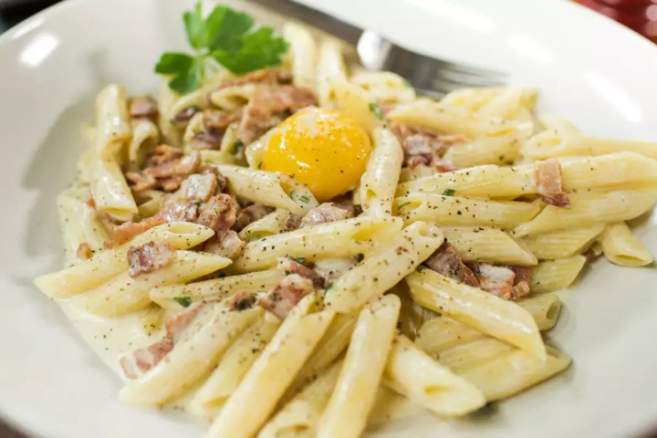 Penne Carbonara - La Pignata